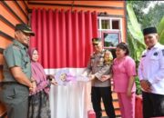 Polres Labusel Serahkan Kunci Bedah Rumah untuk Ibu Ariani, Bukti Kepedulian Polri bagi Warga Kurang Mampu